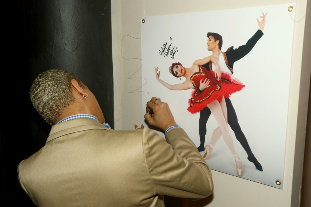 Robert Carter autographing his “portion” of one of our Trocks pics that DO40 will sell at the September BC/EFA Flea Market!